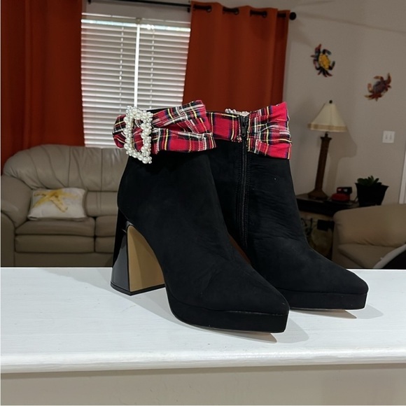 BETSEY JOHNSON Idris Dress Heel Ankle Booties Black Red Multi Plaid Size 10M New - Picture 3 of 8